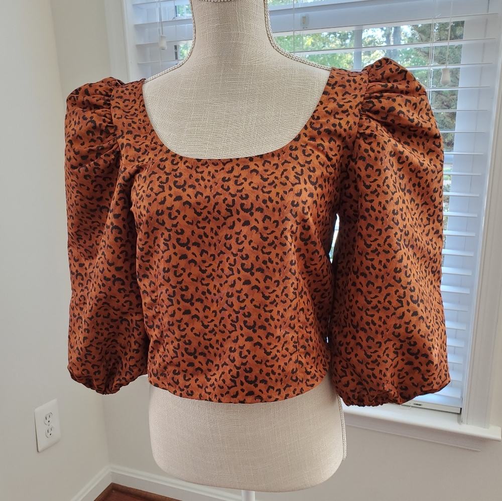 Bundle 2+ Items/30% Discount/LEVI'S Puff Sleeve Slightly Cropped Blouse (NWT)